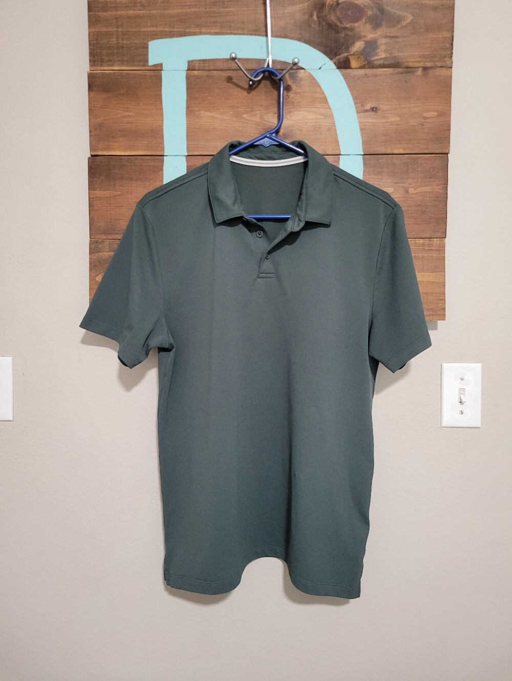 Vuori Dark Green Gamepoint Polo Shirt - Classic Short Sleeve Golf Size Medium